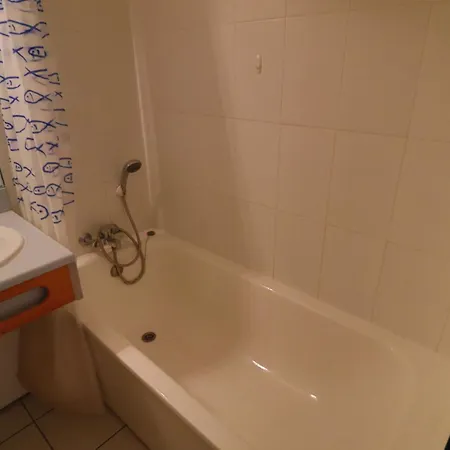 2 Pieces Avec Terrasse, Piscine Et Acces Direct A La A - Fr-1-472a-304 Apartment